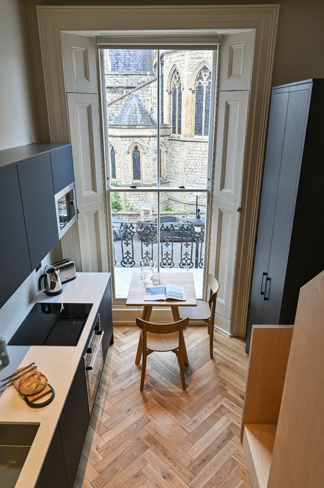 Flat Ledbury Mews West in London