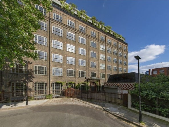 Flat Belmont Street in Greater London
