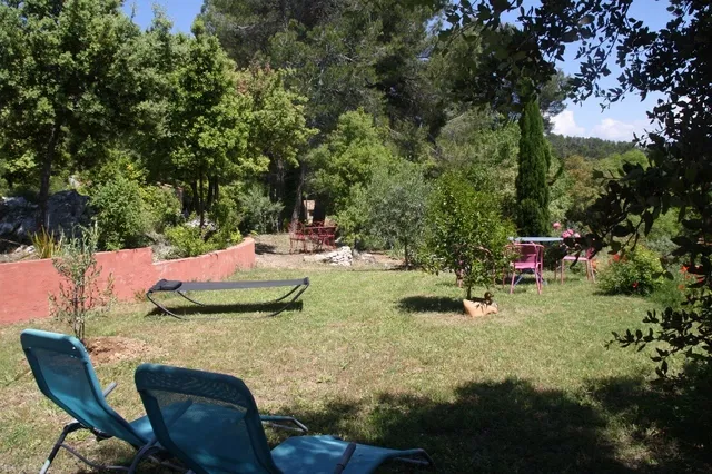 Room Chemin de Roucas de Collorgues in Cotignac
