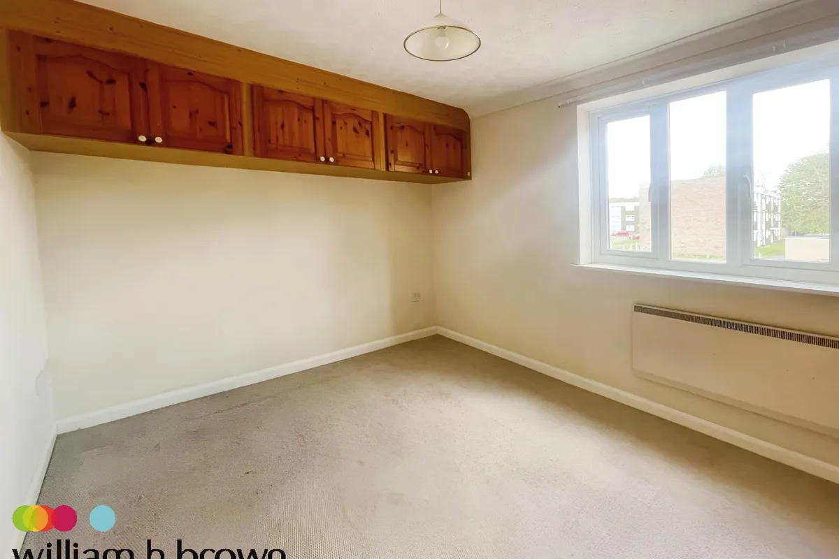 Flat Friday Wood Green in Colchester