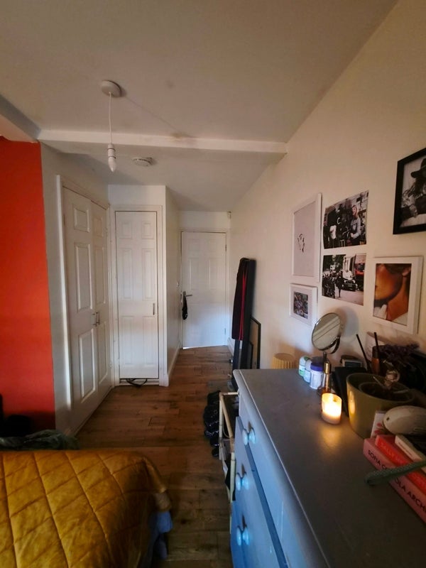 Room Martaban Road in Greater London