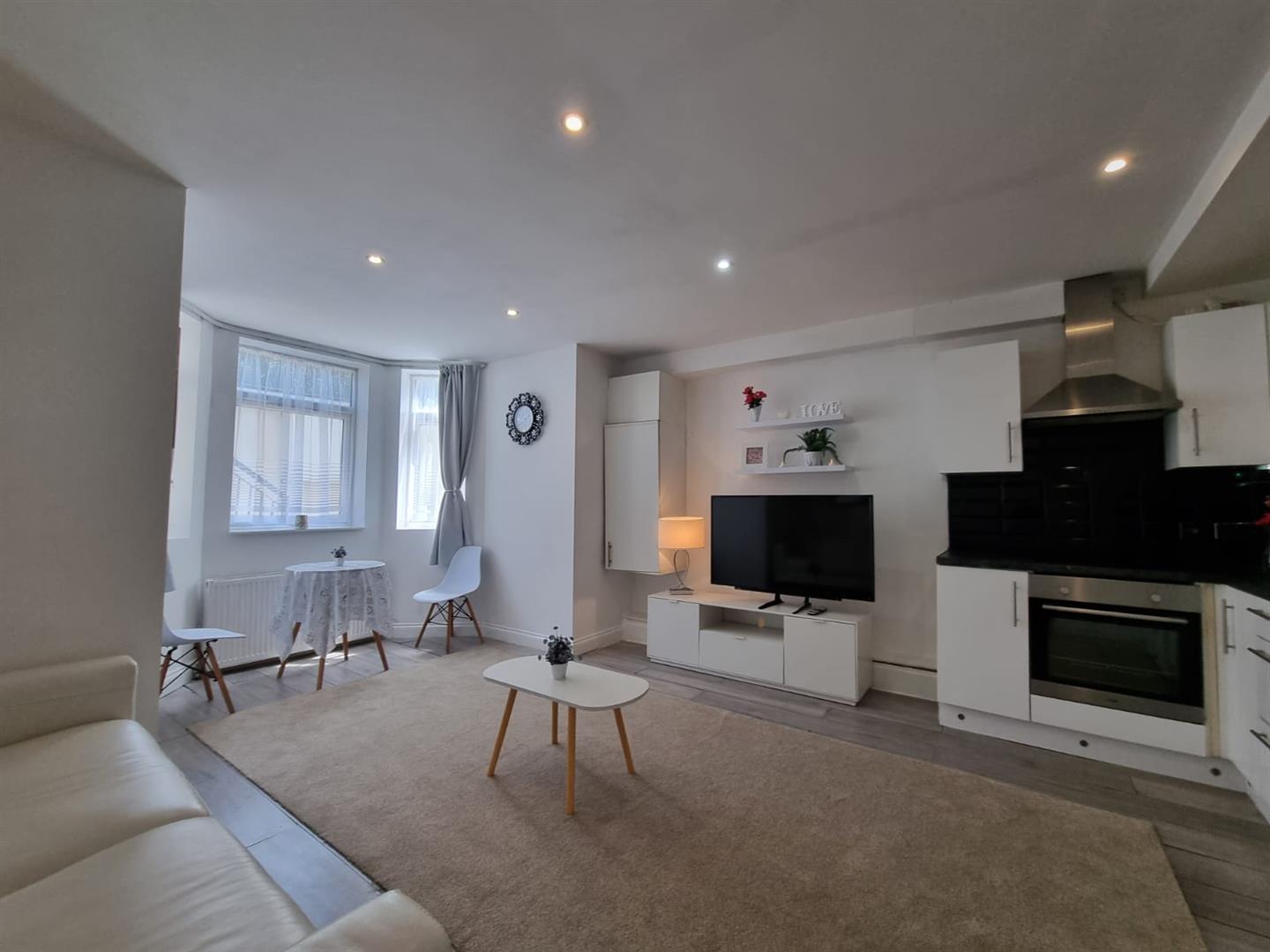 Flat Kidderminster Road in Greater London