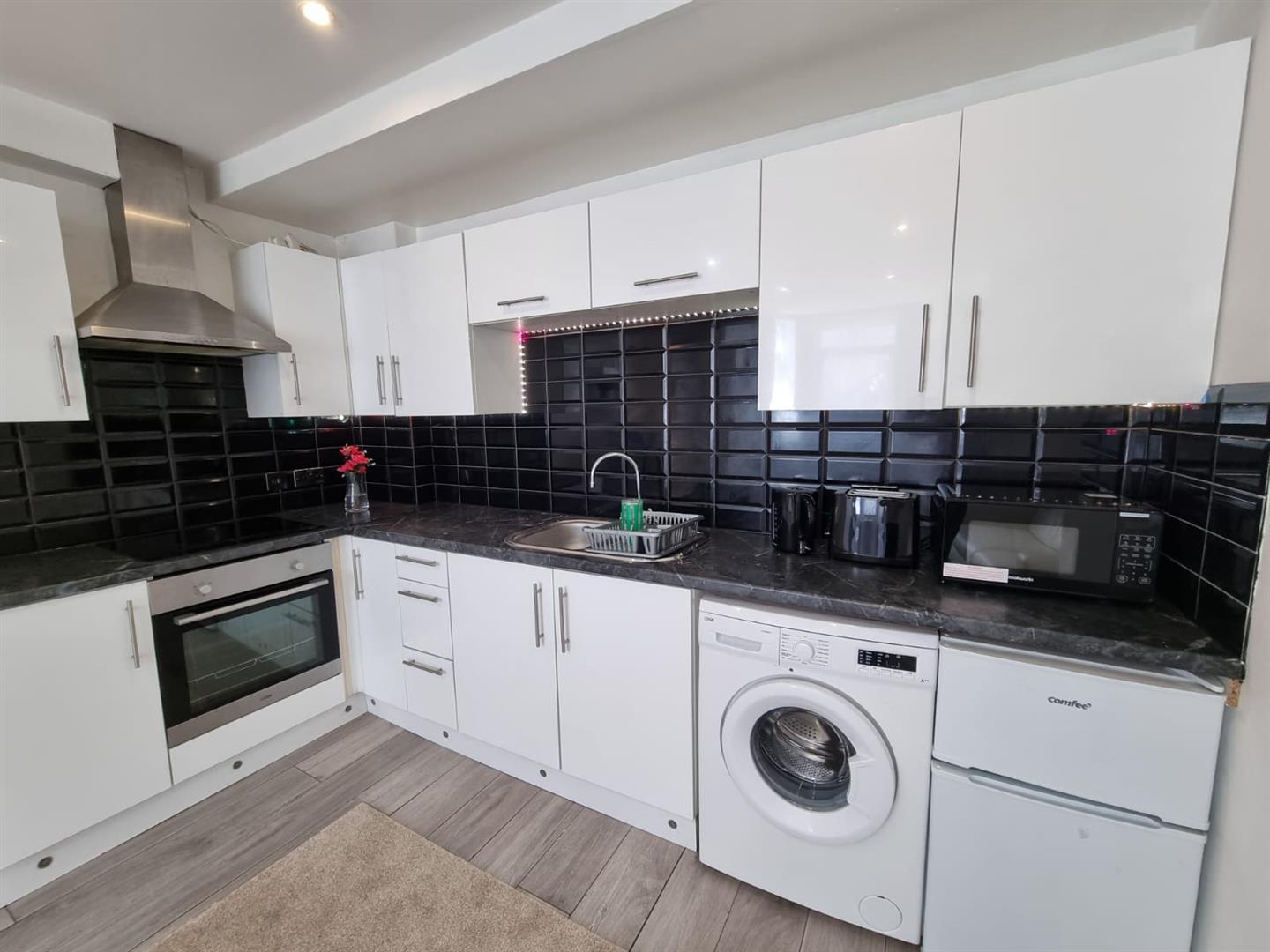 Flat Kidderminster Road in Greater London