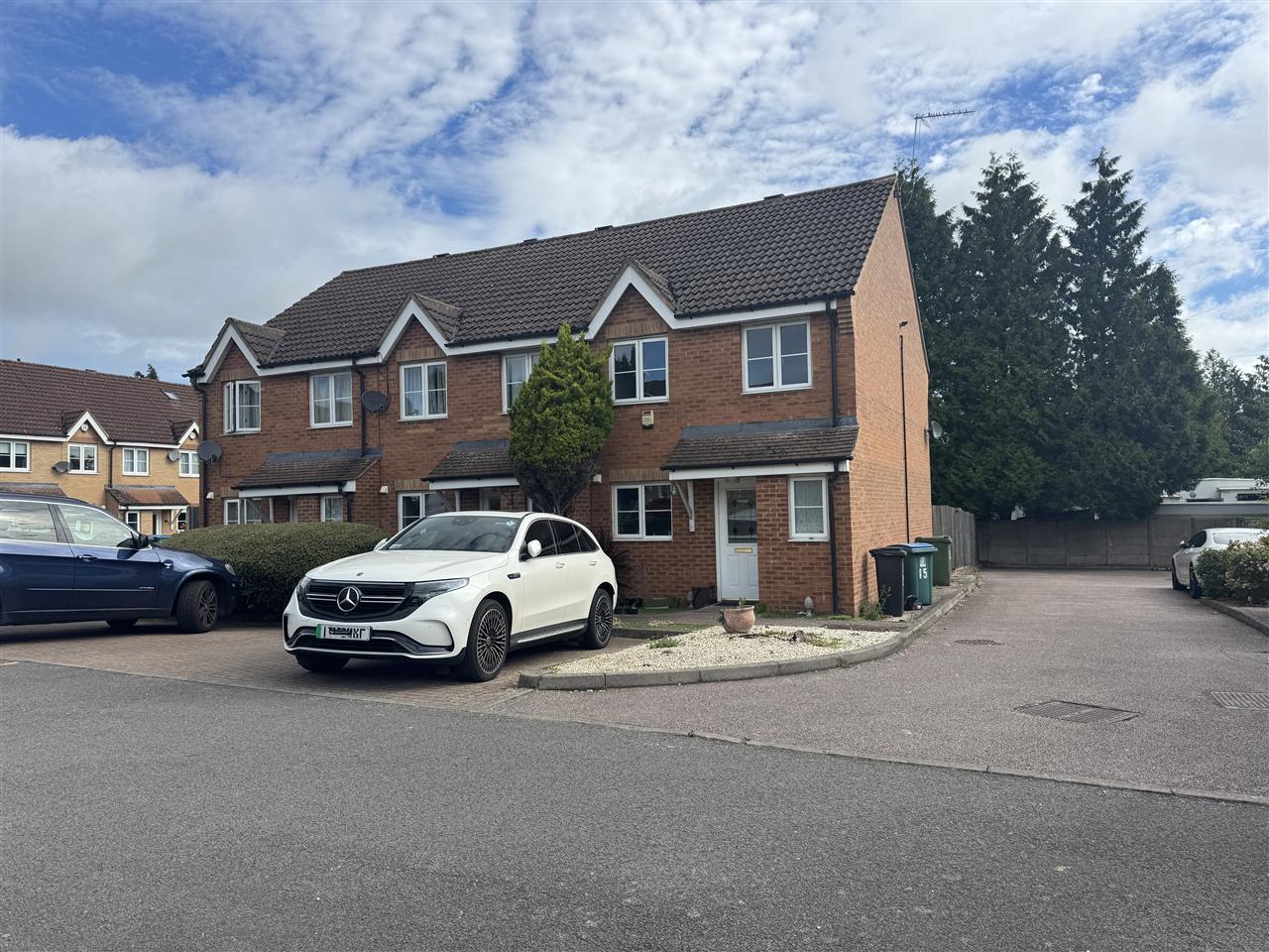 House Derwent Close in Watford