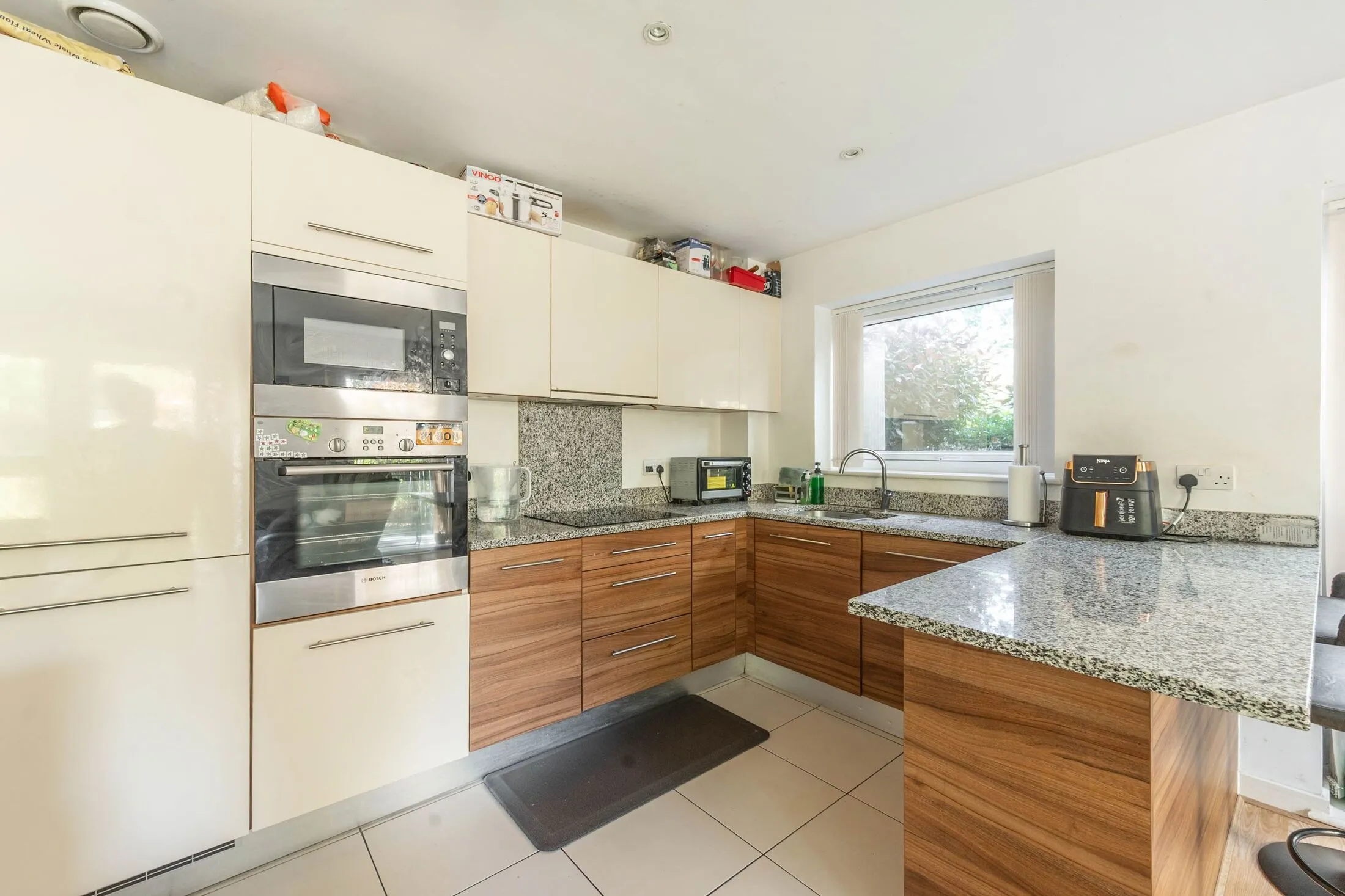 Flat Unwin Way in Greater London