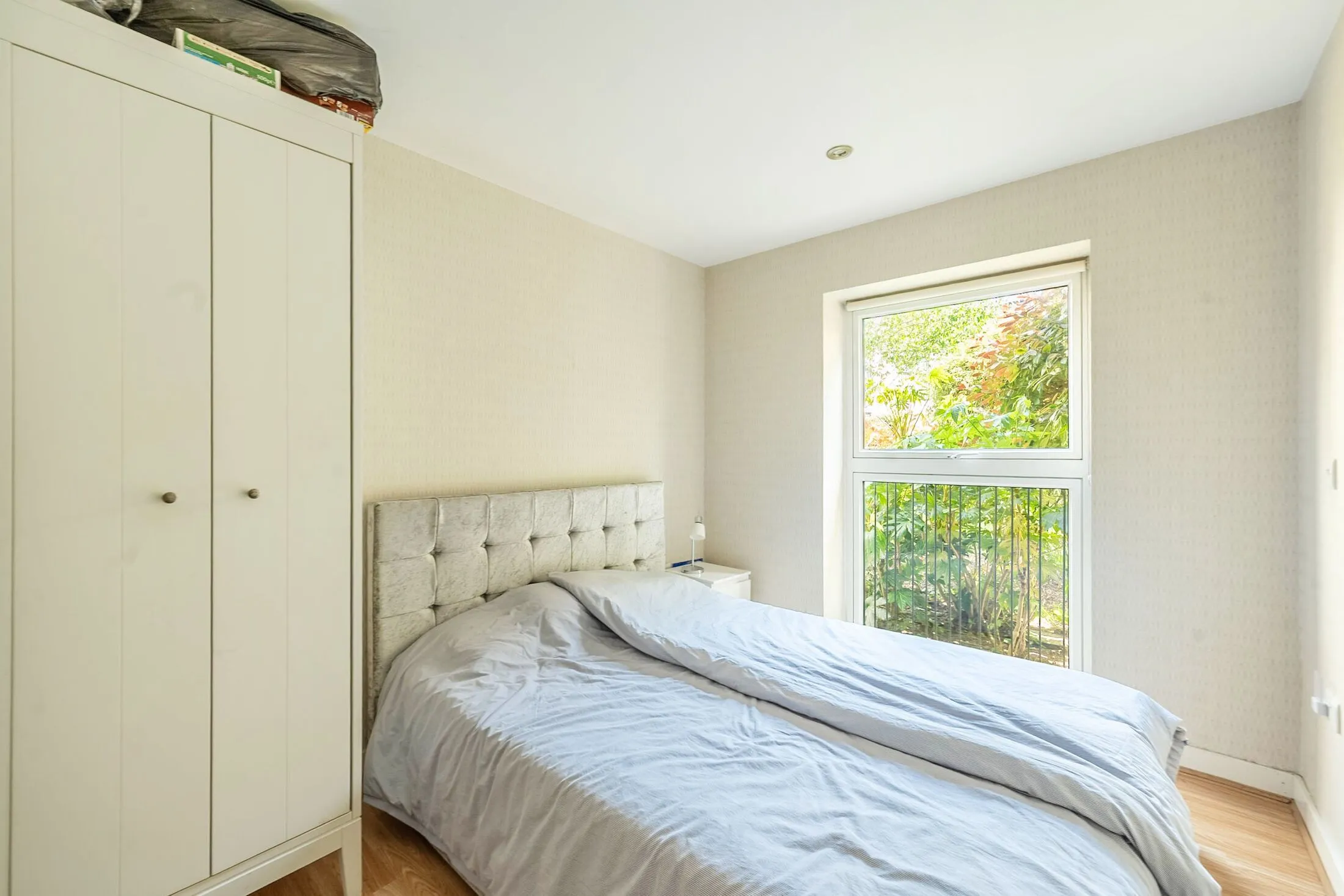 Flat Unwin Way in Greater London