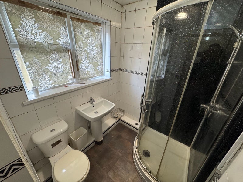 Room Metchley Drive in Birmingham