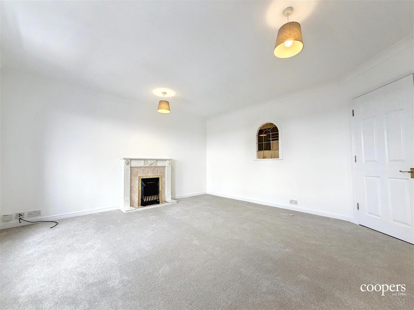 Flat Pembroke Road in Greater London