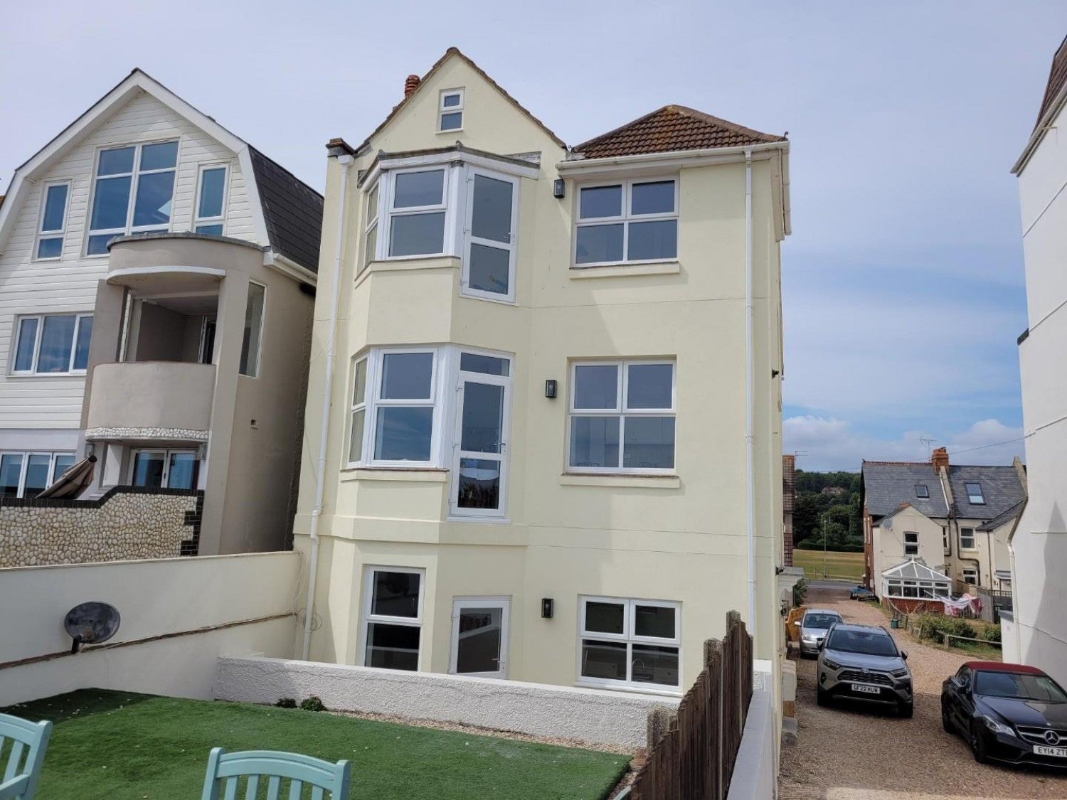 Flat Marine Parade in Folkestone and Hythe District