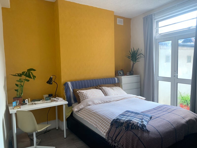 Room Fairfax Road in Greater London
