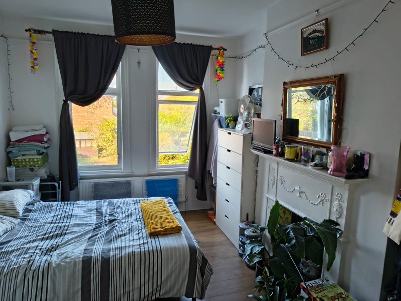 Room Newquay Road in Greater London