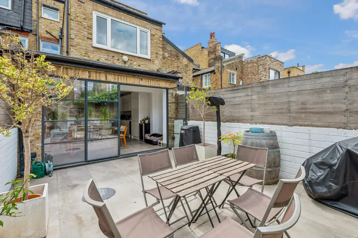 House Ashcombe Street in Greater London