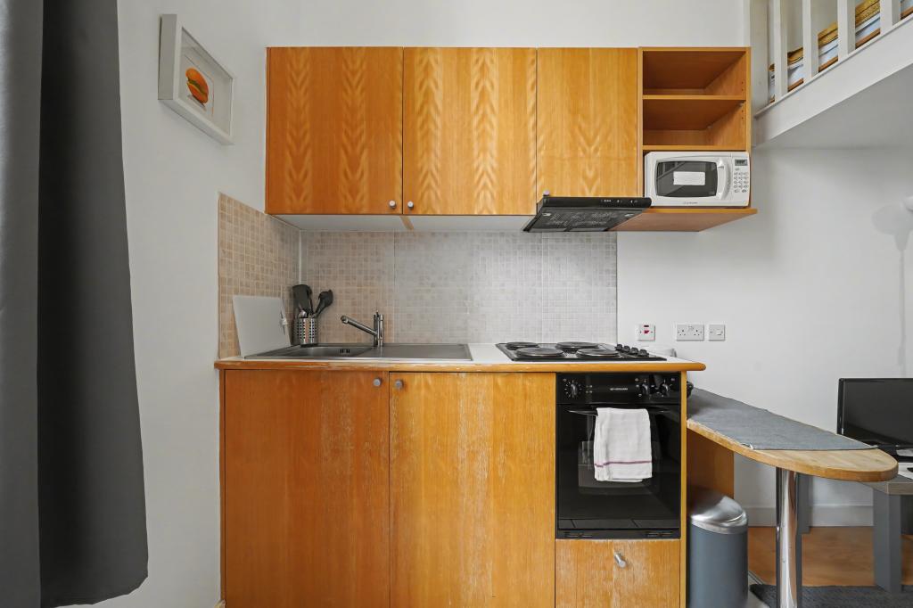 Flat Penywern Road in Greater London