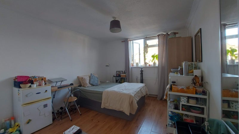 Room Rainville Road in Greater London