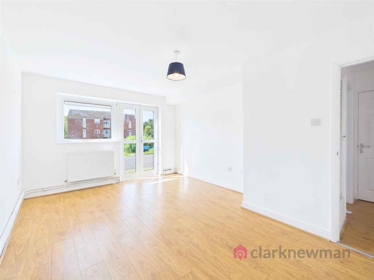 Flat Red Willow in Harlow