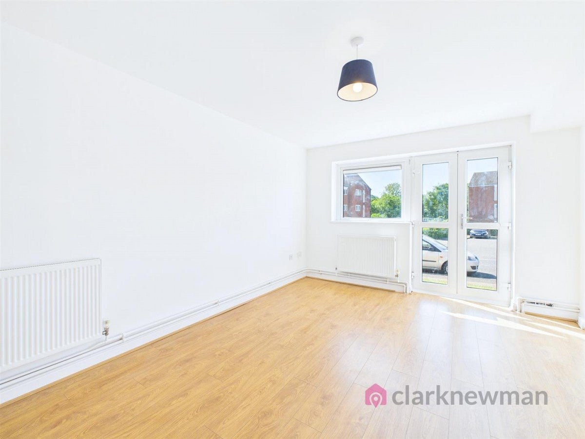 Flat Red Willow in Harlow