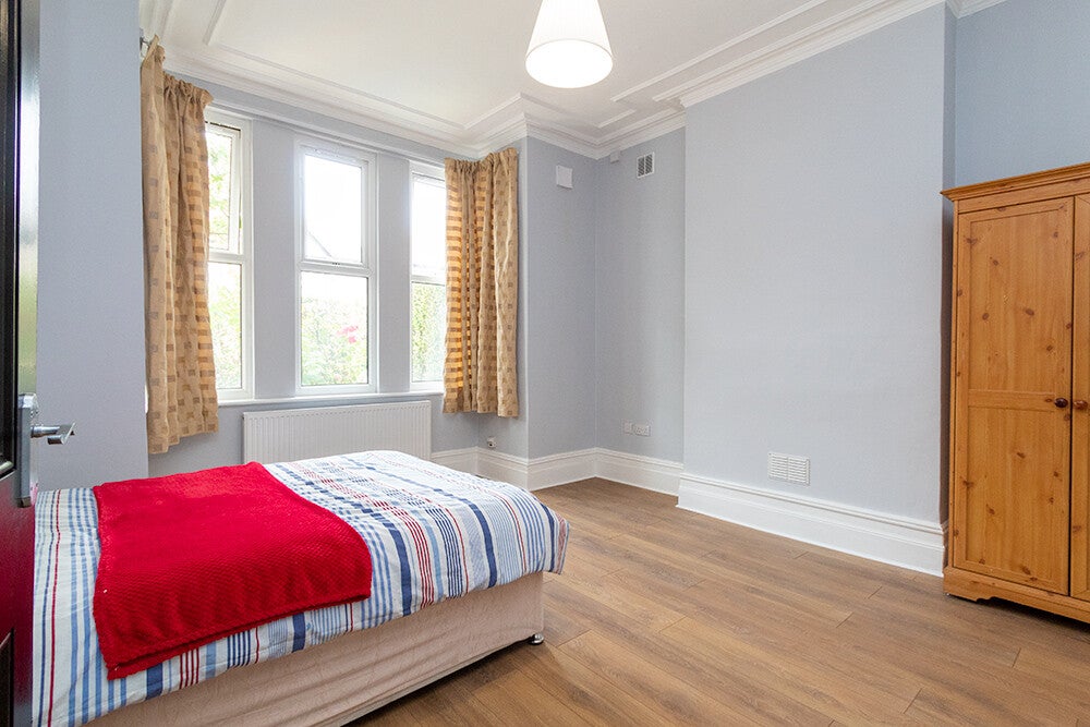 Flat Talbot Road in Greater London