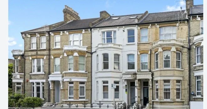 Flat Rosslyn Road in Greater London