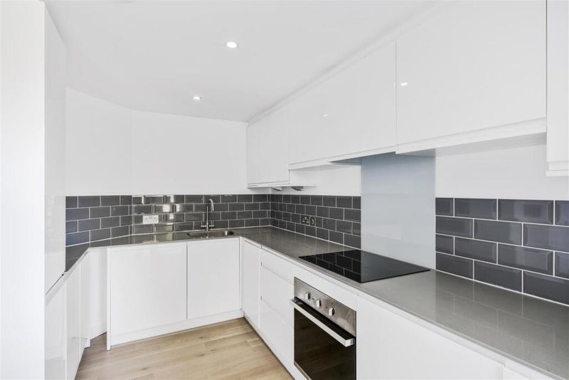 Flat Silverthorne Road in Greater London