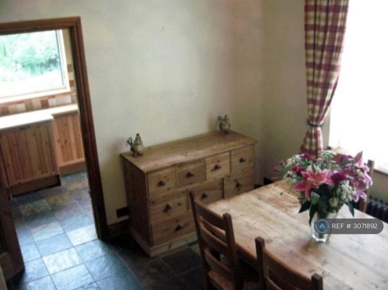 Room Mount Drive in Greater London
