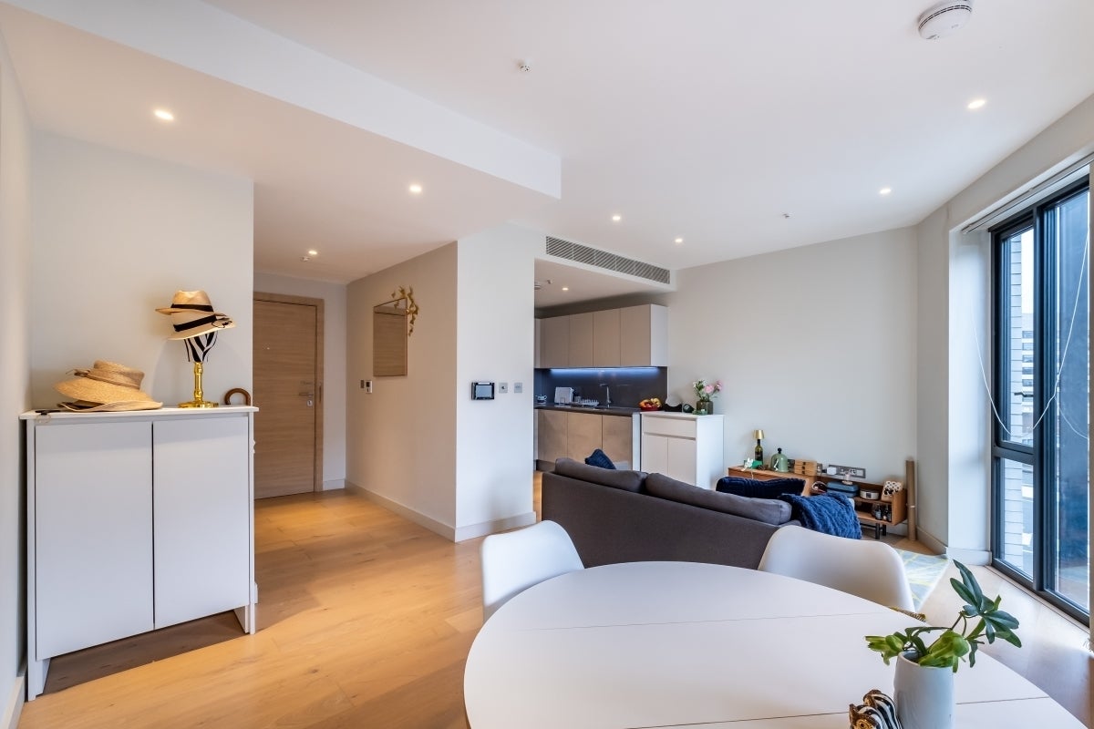 Flat Sutherland Street in City of Westminster