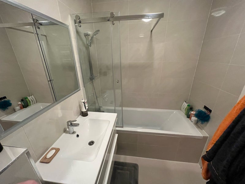 Room Smead Way in Greater London