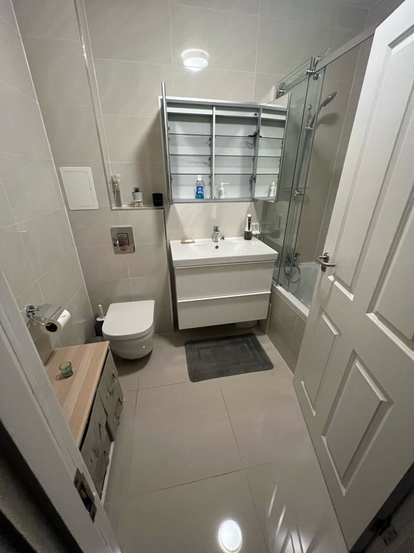 Room Smead Way in Greater London