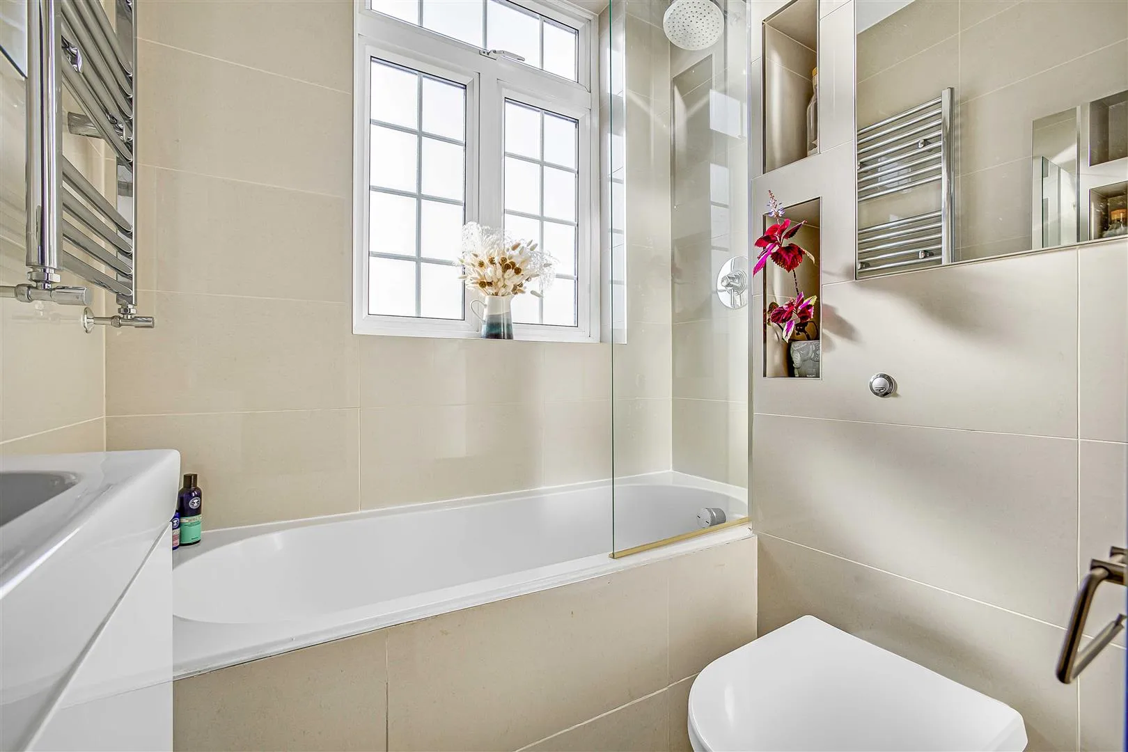 Flat Shalstone Road in Greater London