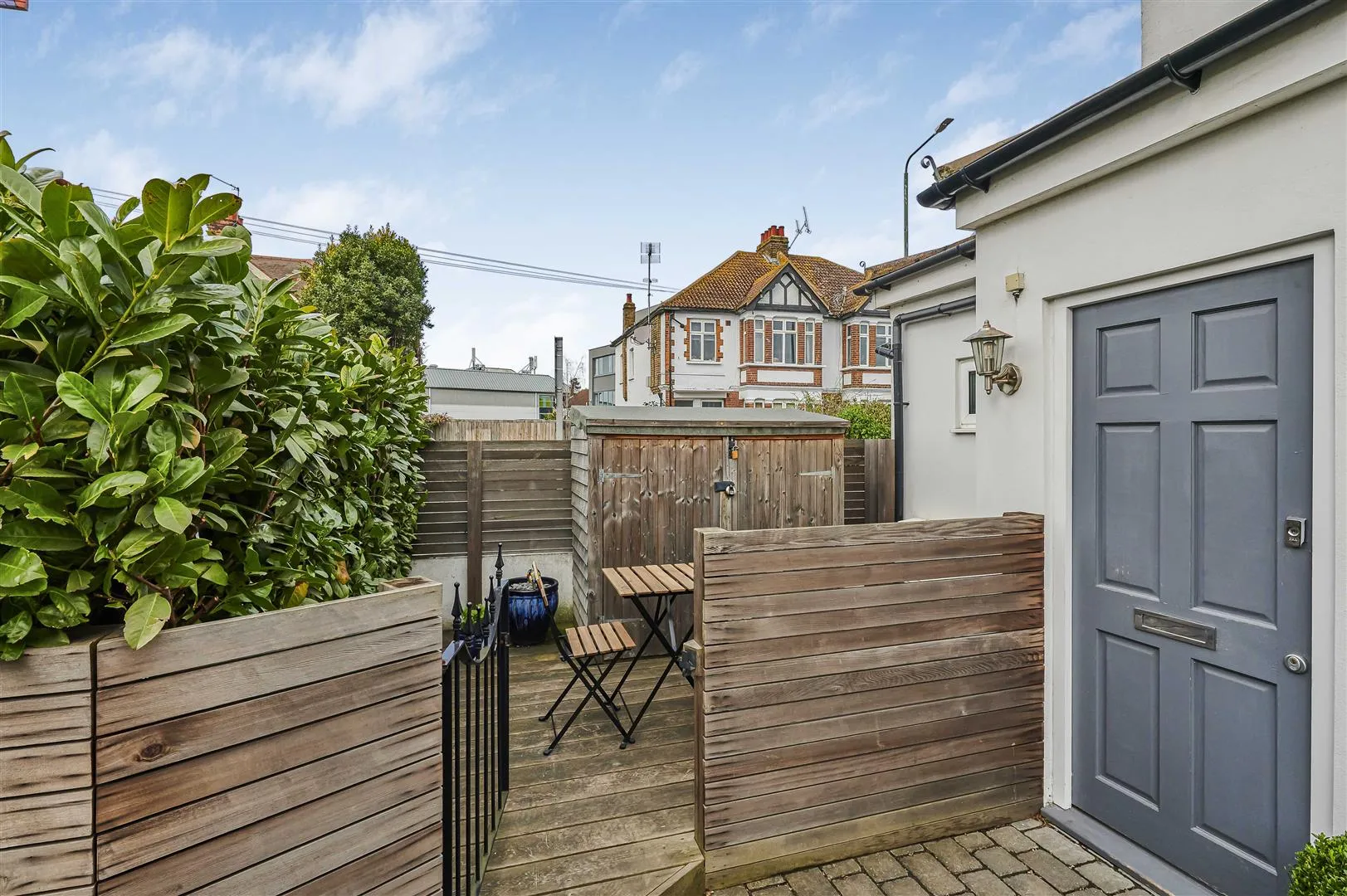 Flat Shalstone Road in Greater London