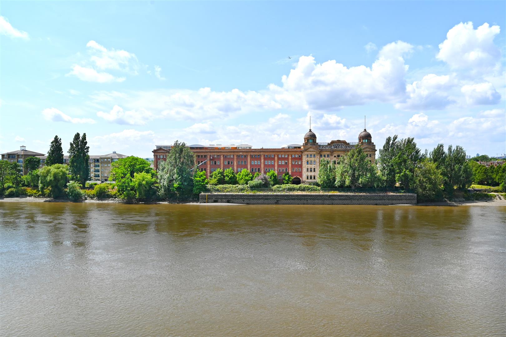 Flat Manbre Road in Greater London