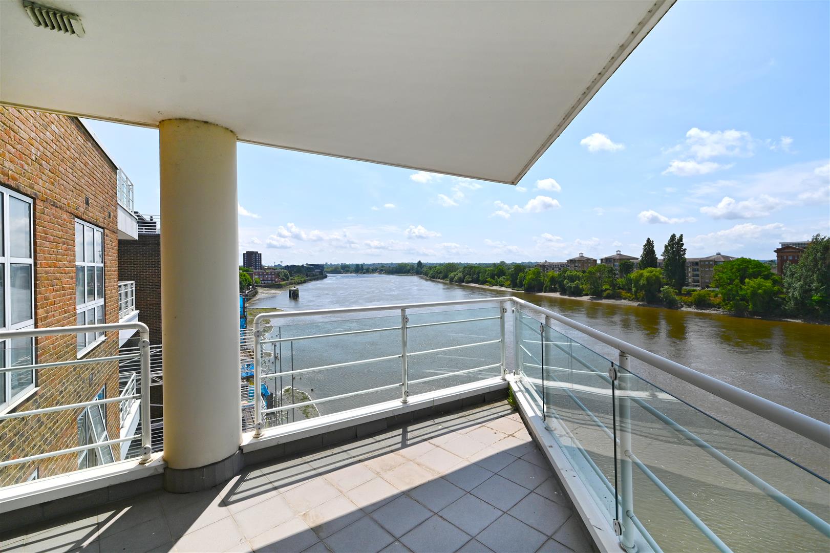 Flat Manbre Road in Greater London