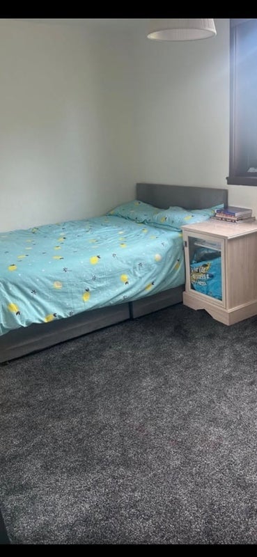 Room Torbrex Road in Cumbernauld