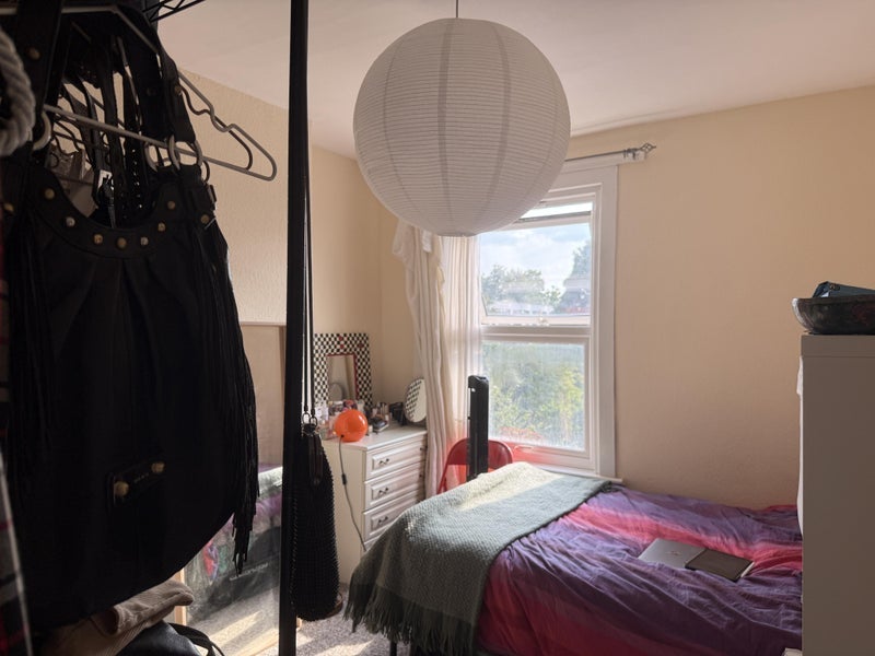 Room Lausanne Road in Greater London