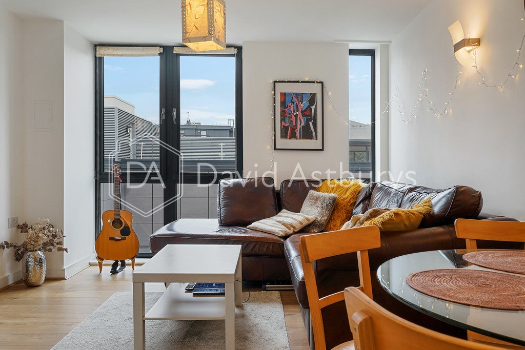 Flat Market Road in Greater London