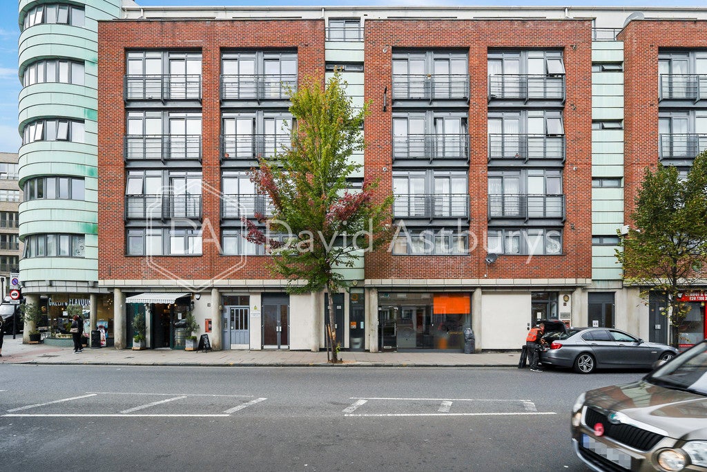 Flat Market Road in Greater London
