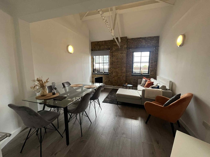 Room Tyssen Street in Greater London