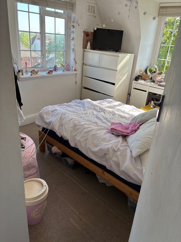 Room Mitcham Lane in Greater London