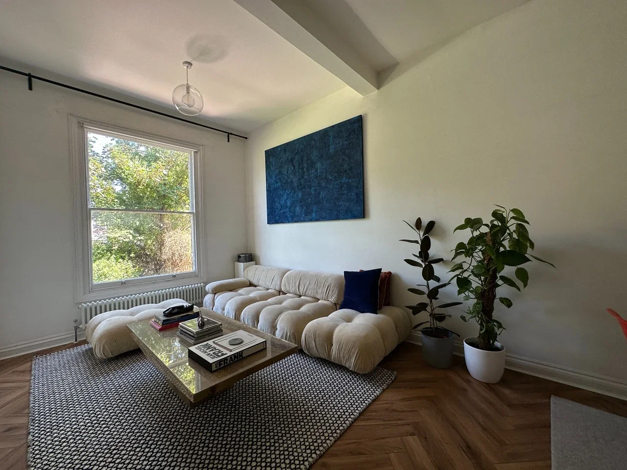 Flat Nightingale Road in Greater London