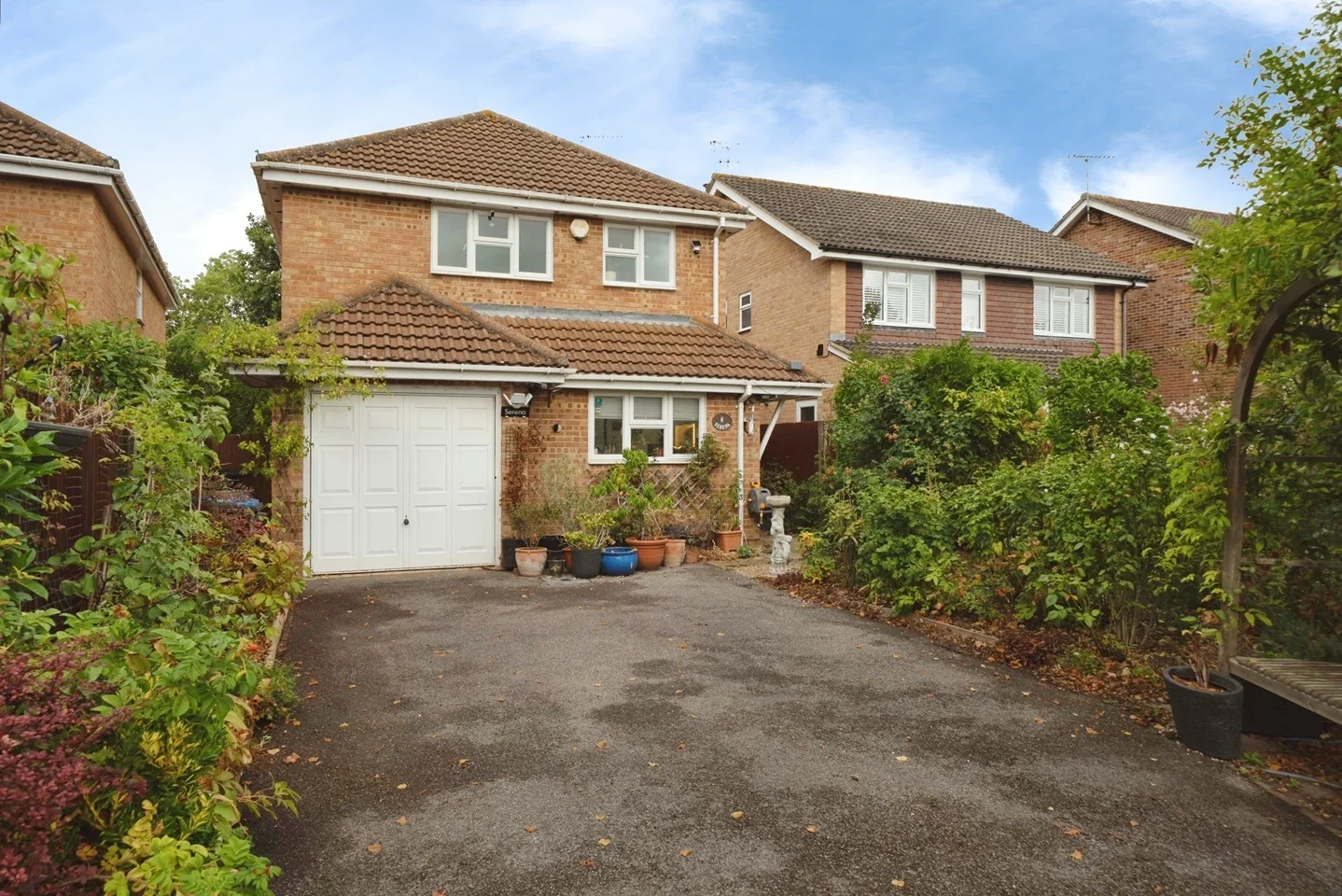 House Westwood Avenue in Borough of Runnymede