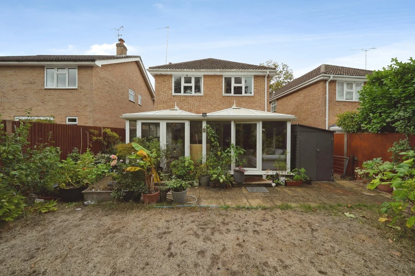 House Westwood Avenue in Borough of Runnymede
