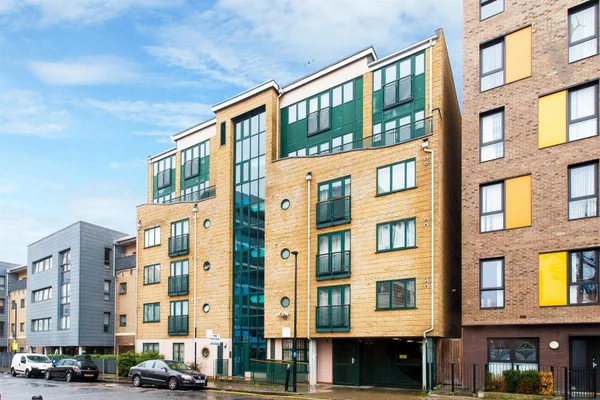 Flat Court Yard in London