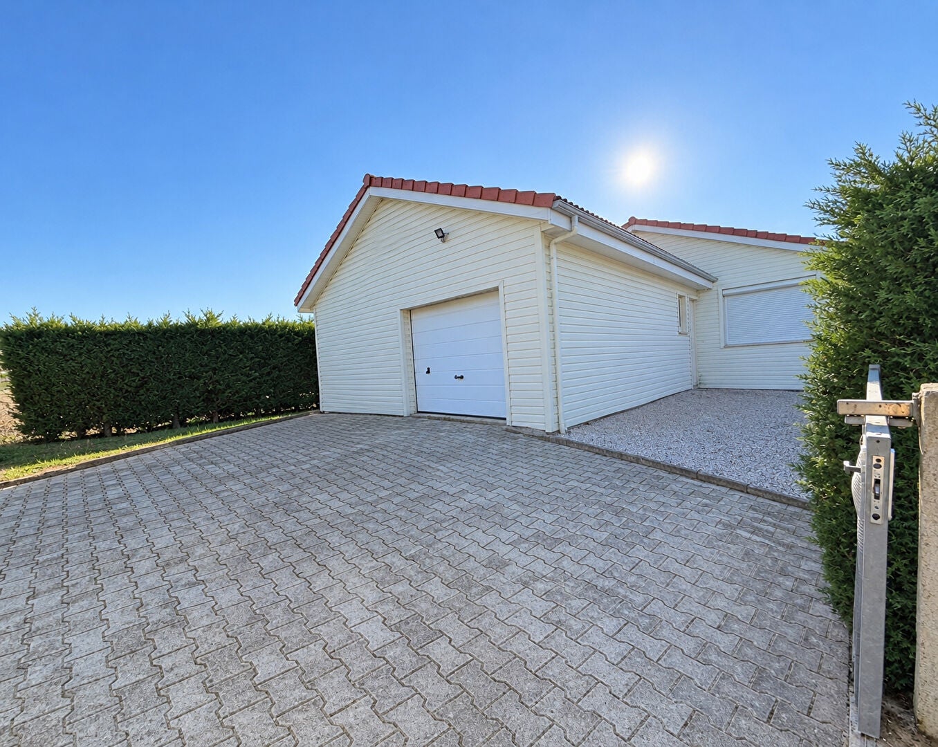 House D 751 in Les Martres-de-Veyre