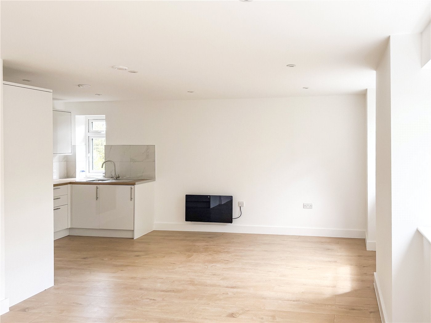 Flat Castleview Road in Elmbridge