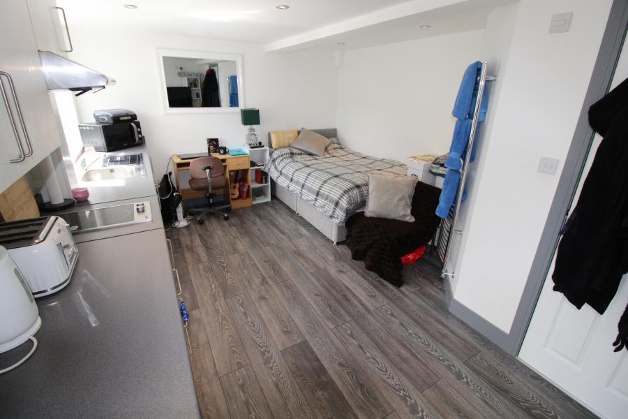 Room Brizlincote Lane in East Staffordshire