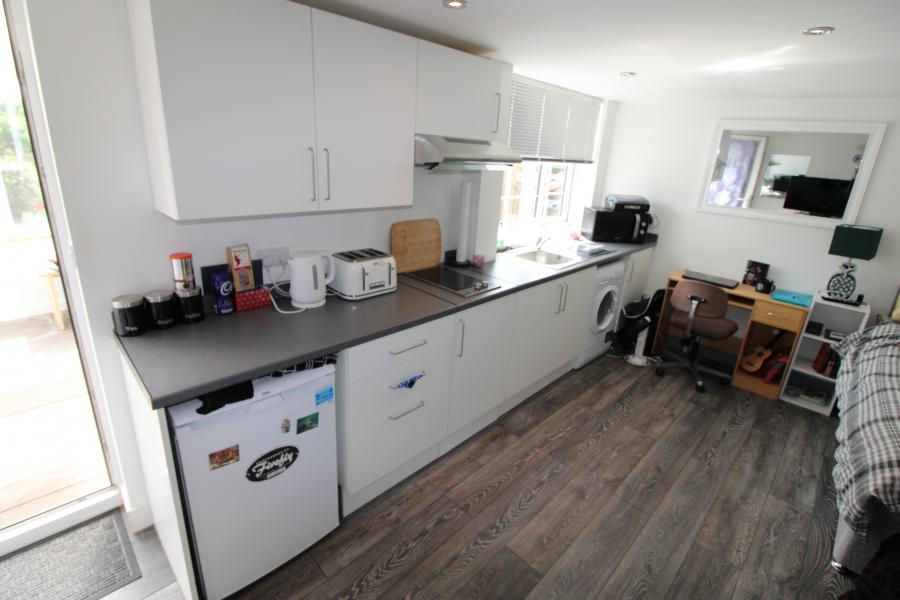 Room Brizlincote Lane in East Staffordshire