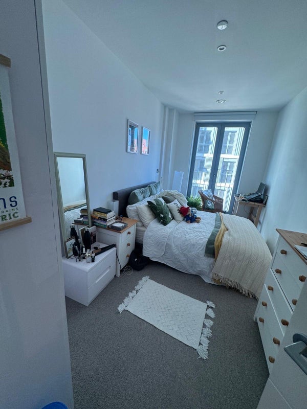 Room York Road in Greater London