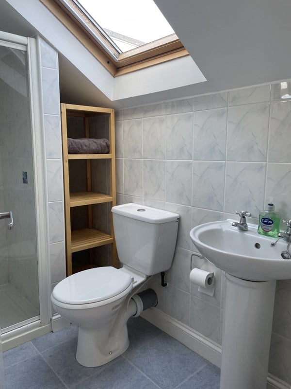 Room Elm Road in Bristol