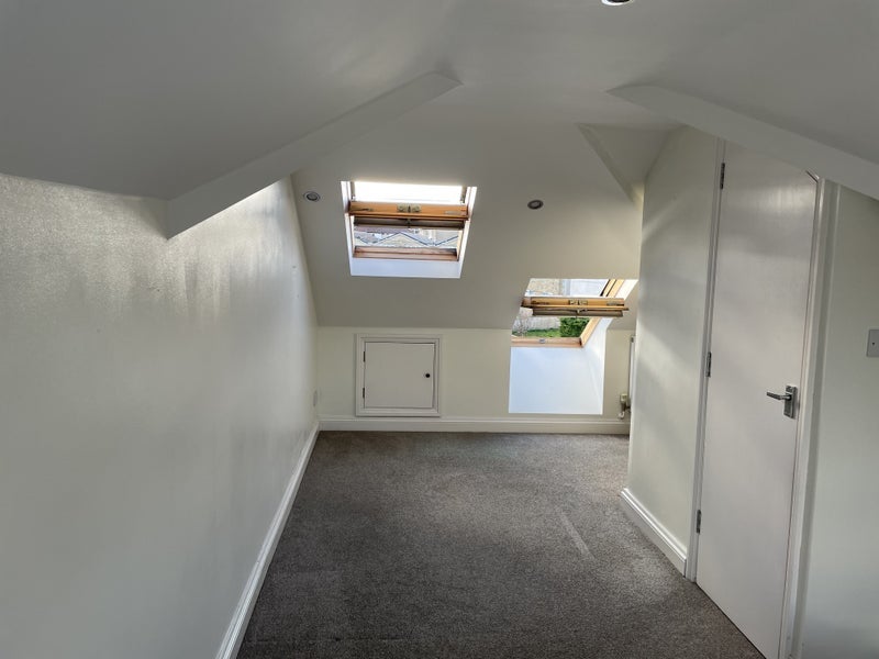 Room Elm Road in Bristol