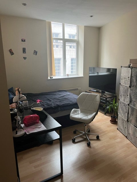 Flat Clifton Court in Olney