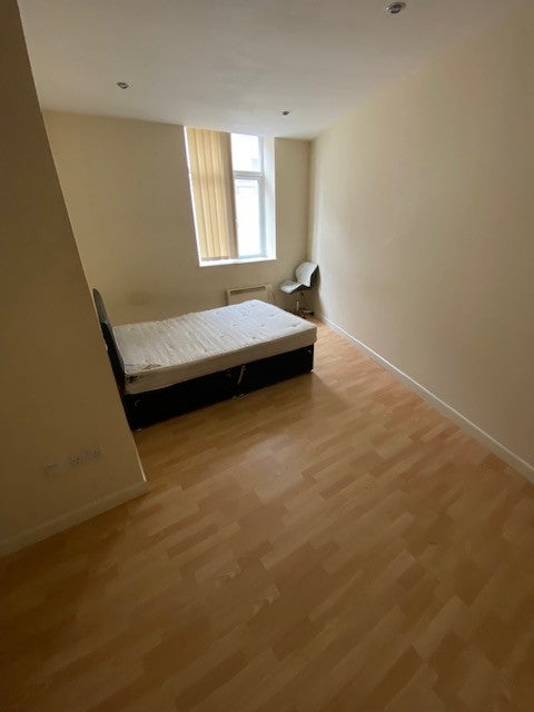 Flat Clifton Court in Olney